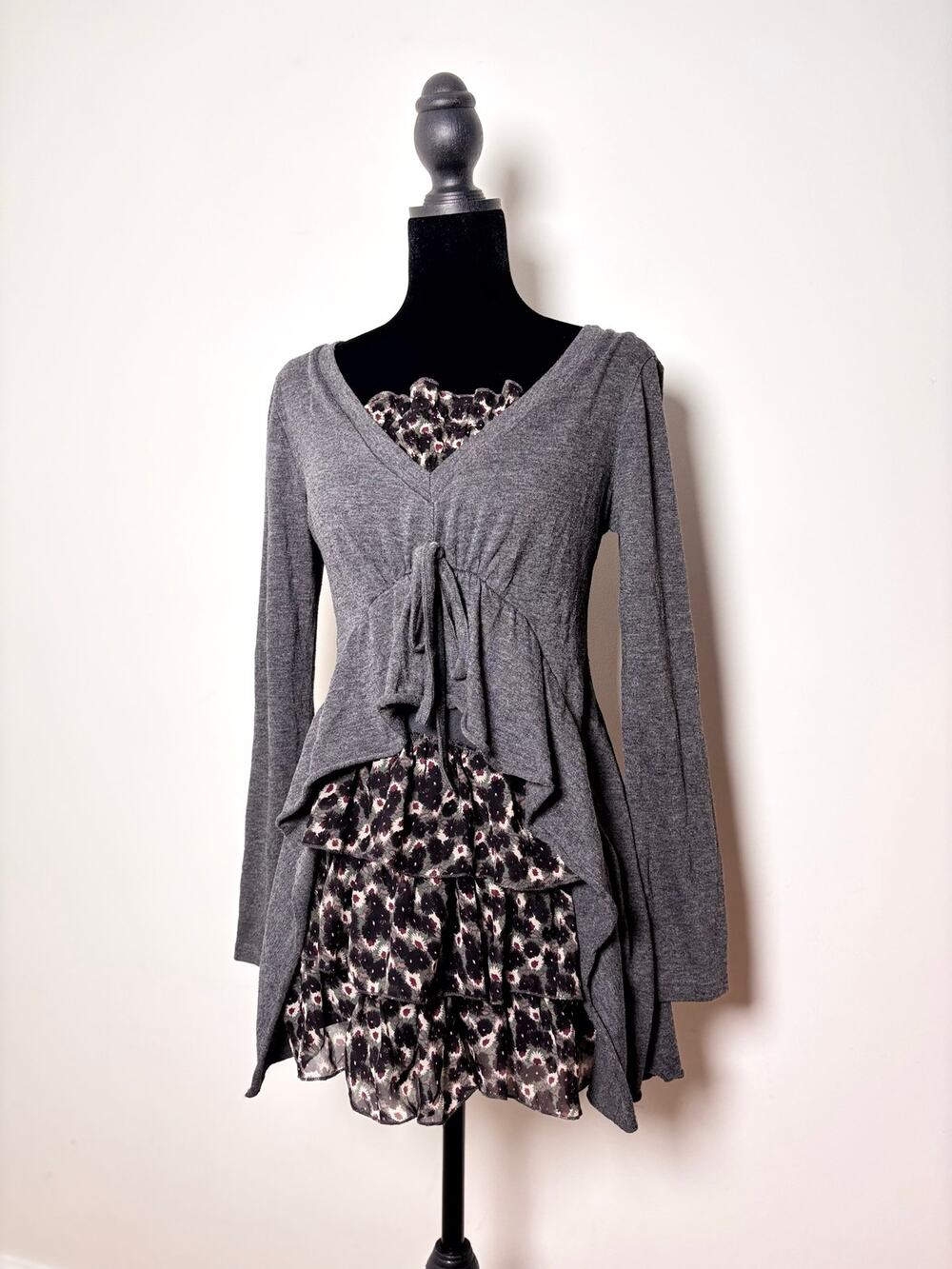 Vtg Y2K Grey Tiered Ruffle Front Leopard Print Milkmaid Insert Sweater Dress